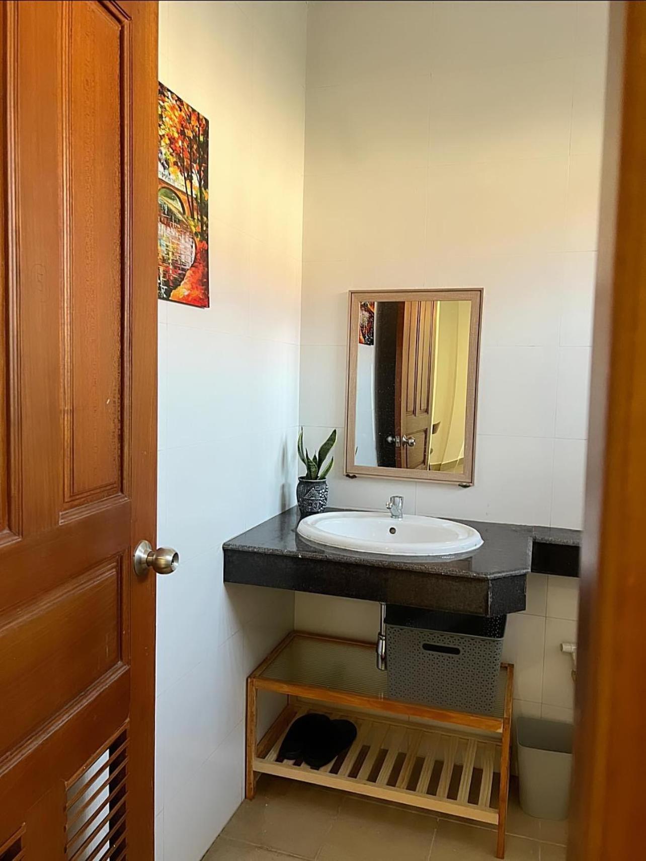 D32 Homestay Near Airport Behind Brown Coffee Airport Πνομ Πενχ Εξωτερικό φωτογραφία